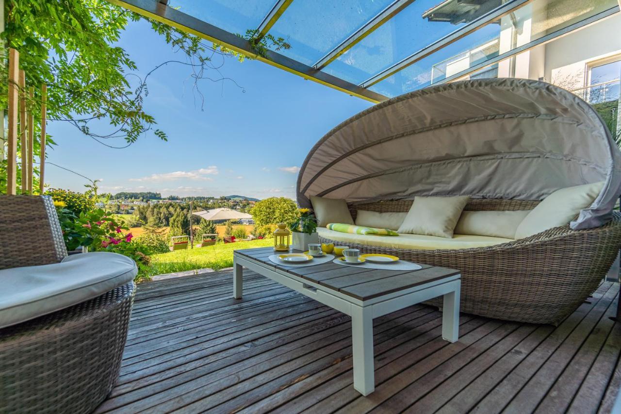 Haus Am Weinberg II Apartment Seekirchen am Wallersee Bagian luar foto