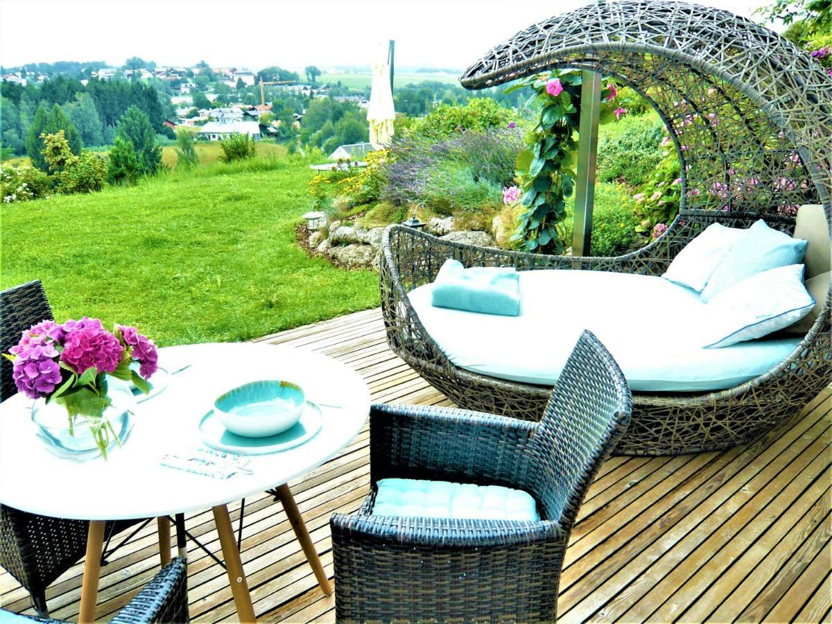 Haus Am Weinberg II Apartment Seekirchen am Wallersee Bagian luar foto