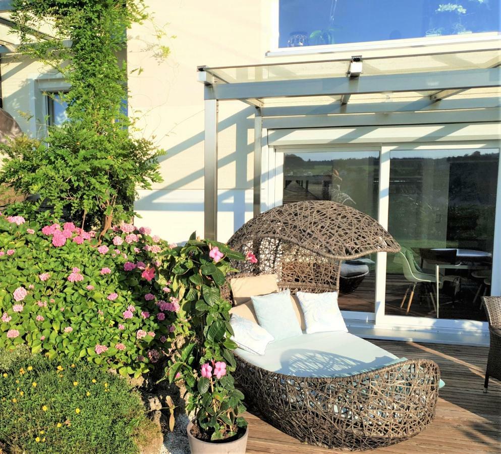 Haus Am Weinberg II Apartment Seekirchen am Wallersee Bagian luar foto